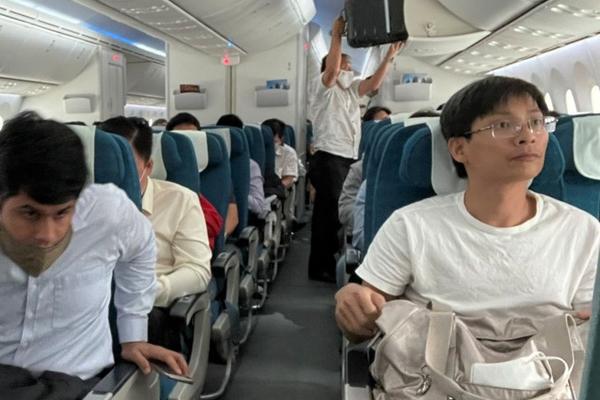 Máy bay đi Hà Nội phải đáp Đà Nẵng, Hải Phòng vì sương mù-1