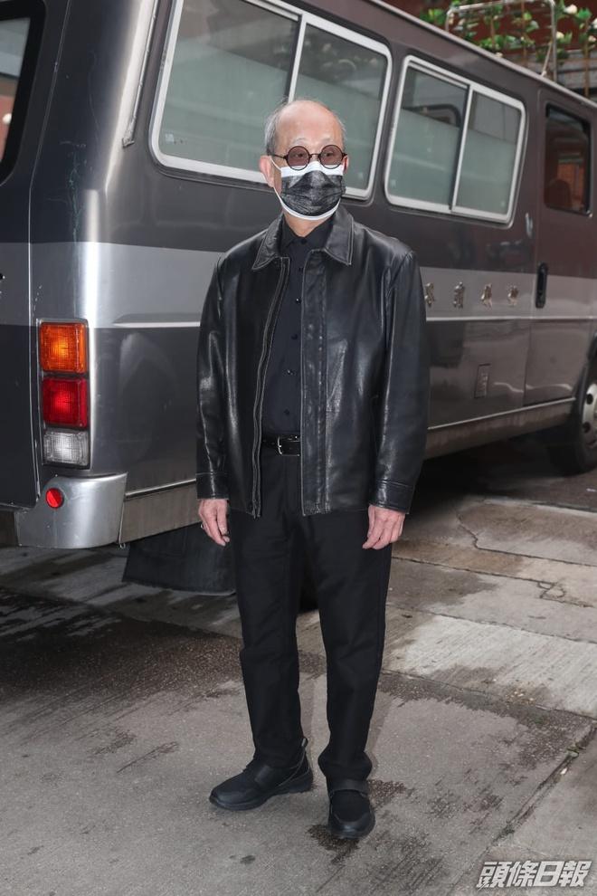 Con trai gục đầu bên di ảnh Ngô Mạnh Đạt trong lễ hỏa táng-5