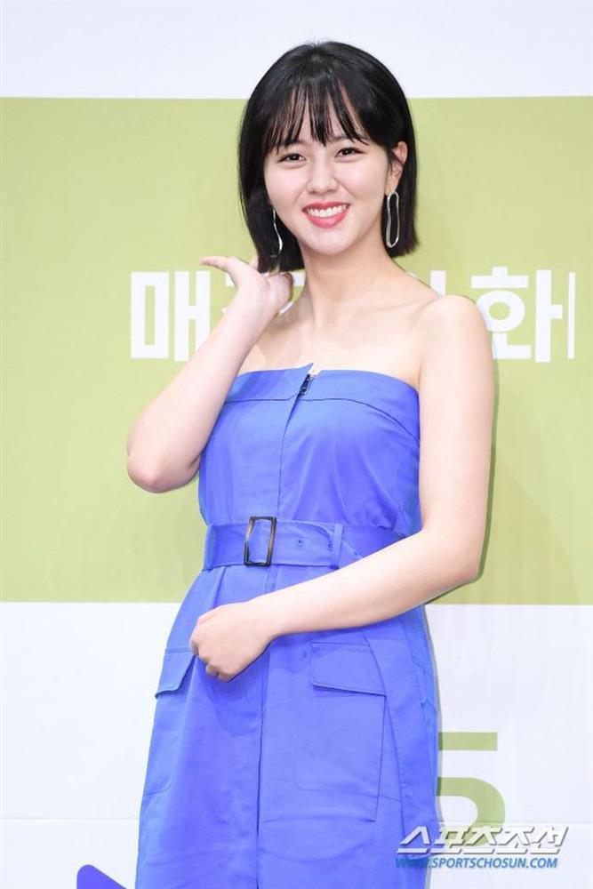 Em gái mưa Kim So Hyun liên tục mặc xấu, bị makeup dìm-4