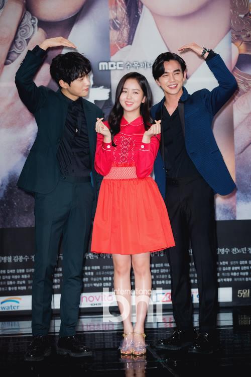 Em gái mưa Kim So Hyun liên tục mặc xấu, bị makeup dìm-8