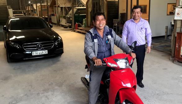 Gây tai nạn không bị bắt đền còn được chủ Mercedes tặng xe mới-2