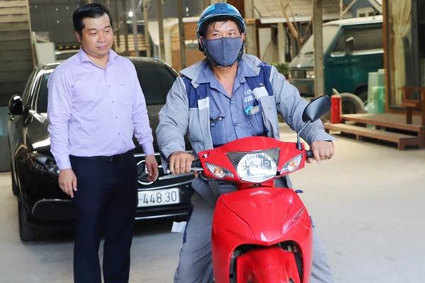 Gây tai nạn không bị bắt đền còn được chủ Mercedes tặng xe mới-4