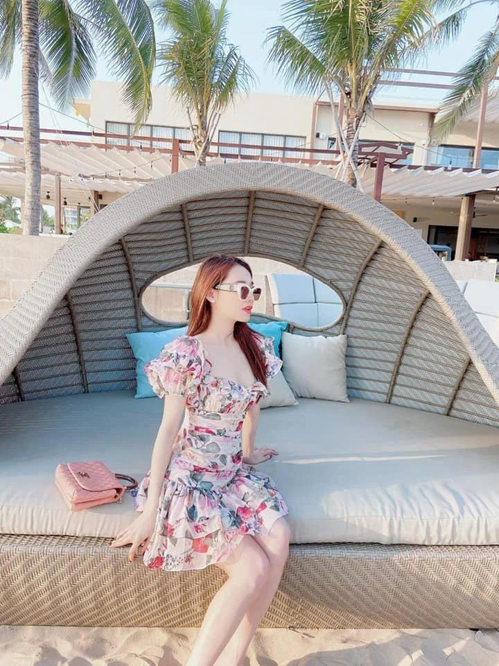 Từ Nhã Phương là chị em tăm tia được bao set đồ siêu xinh để diện tối 8/3-2