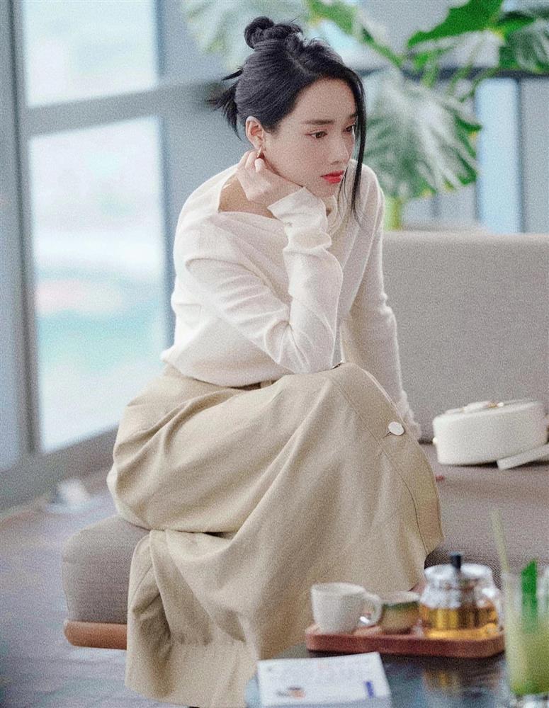 Từ Nhã Phương là chị em tăm tia được bao set đồ siêu xinh để diện tối 8/3-5