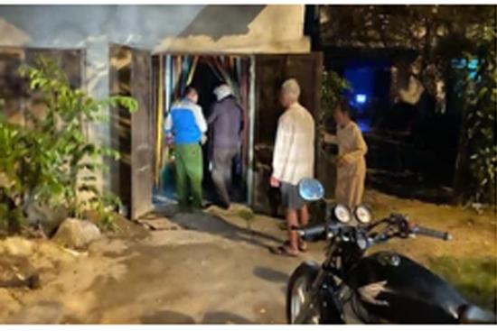 Bé gái phát hiện mẹ tử vong bất thường, đầu chảy nhiều máu