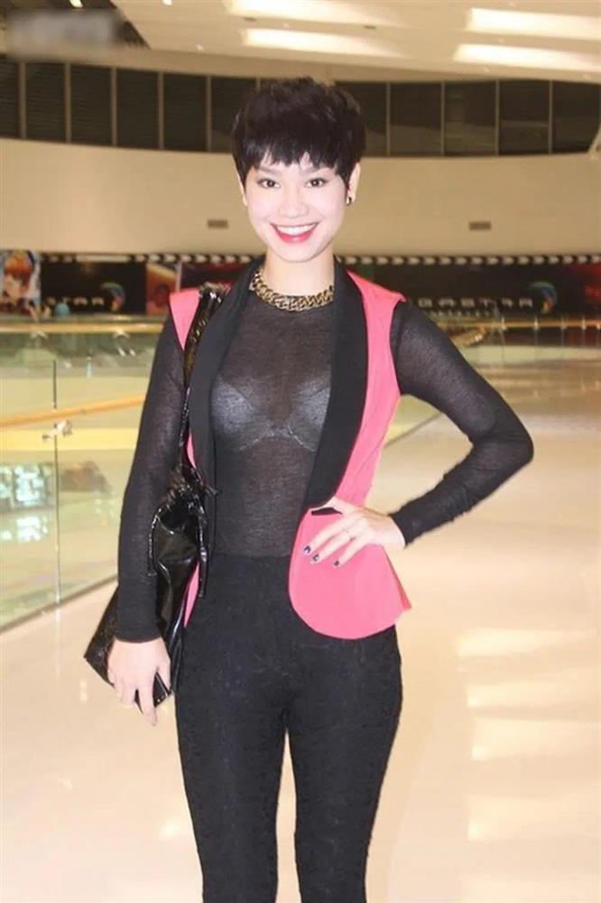 Thúy Vi, Lệ Quyên kém duyên vì váy áo xuyên thấu lộ nội y-13