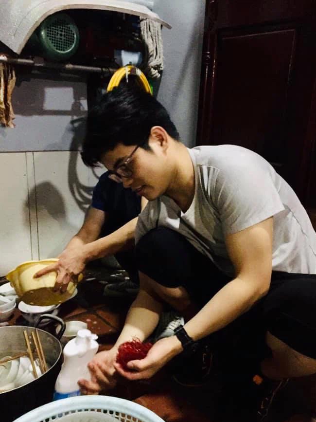 Hot nhất MXH ngày 8/3: Cả dòng họ đàn ông hớn hở ngồi xổm rửa bát-2