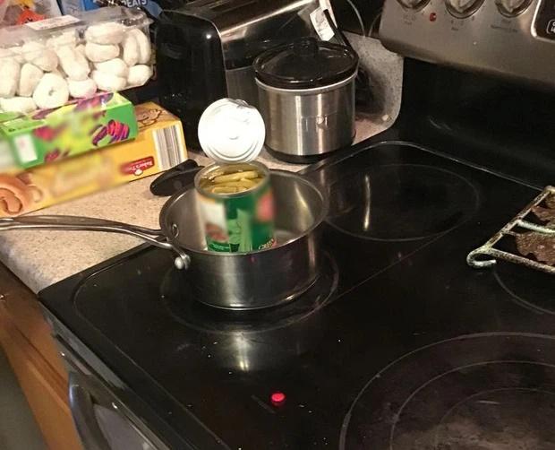 Sang chấn tâm lý khi nhìn thấy bãi chiến trường tụi trẻ tạo ra trong bếp-9