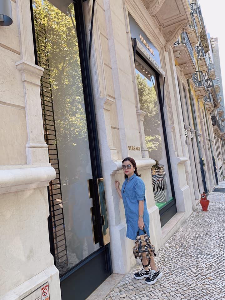 4 người mẹ sao Việt: Nhan sắc không tuổi, phong cách lấn át con gái-7