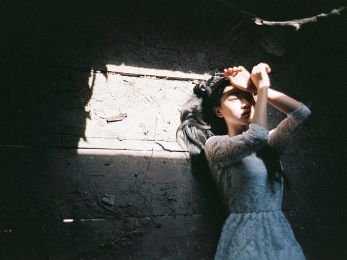 Phụ nữ mệnh khổ, đường đời gian truân đều giống nhau ở 3 điểm-2