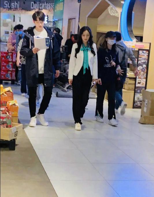 Dương Mịch cưới phi công Hứa Khải nhưng mặt nhà gái sao giống đánh lộn?-6