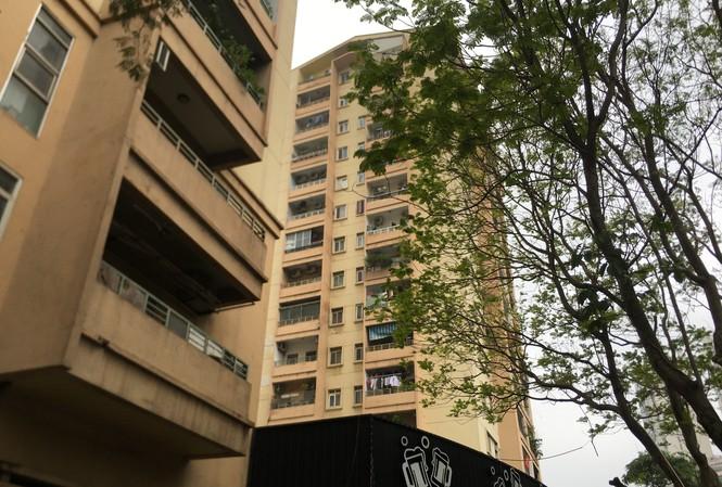 Rơi từ tầng 9 chung cư ở Hà Nội, nữ sinh 16 tuổi tử vong trên mái tầng 1-1