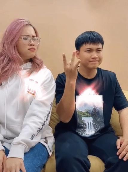 Mũi trưởng Long quay clip TikTok thân thiết với gái lạ, hóa ra người quen Hậu Hoàng-1