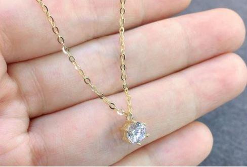 Thương bạn trai tặng dây chuyền 5 triệu, cô gái gửi lại 2 triệu nhưng rồi té ngửa nhận về cú lừa-1