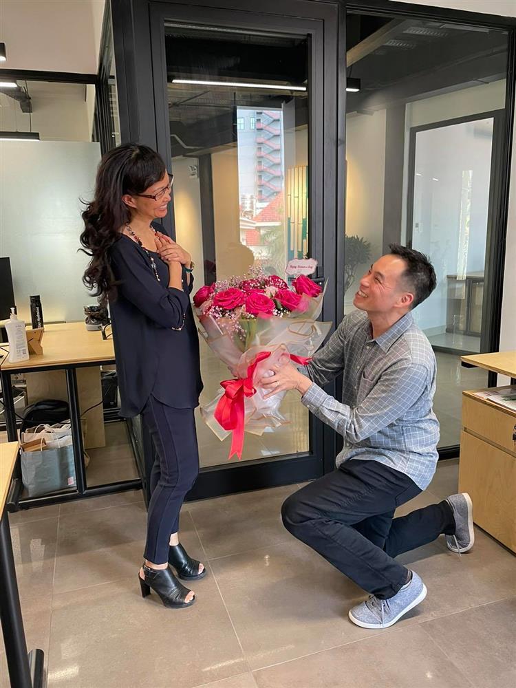 Ông xã Shark Linh khoe quà 8/3 muộn tặng vợ-2