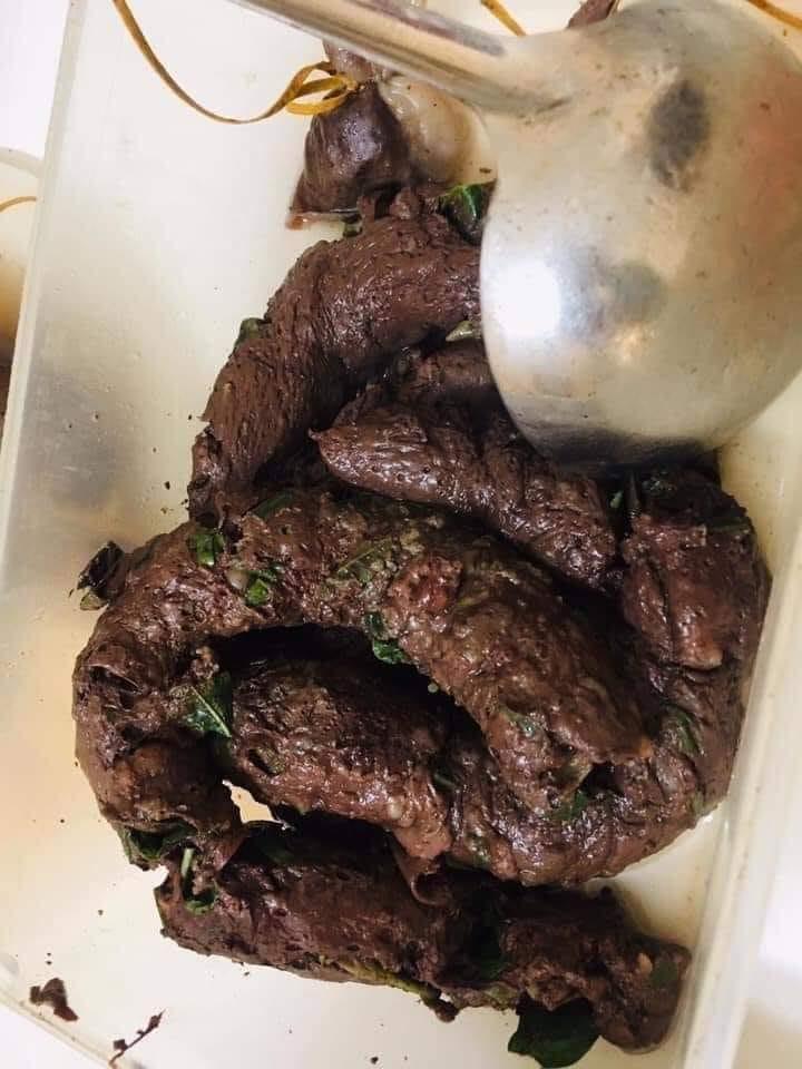 Chồng bảo húp bát canh cho mát, vừa mở nồi vợ hết hồn bỏ chạy-5