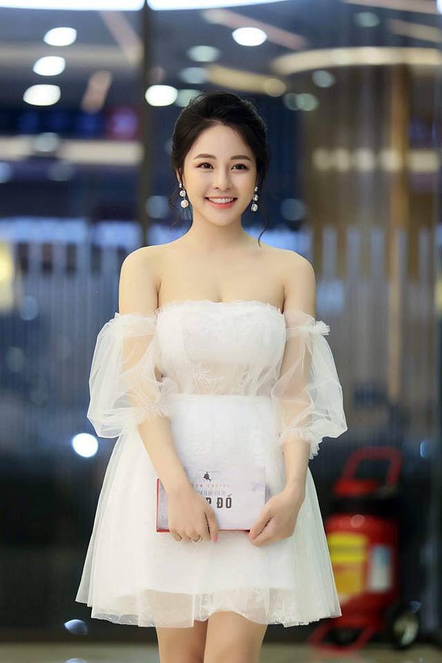 Đăng ảnh khoe vòng 1, Trâm Anh bị đồn đoán trục trặc tình cảm trong status mới-1