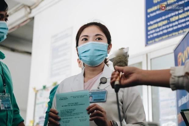 Nữ điều dưỡng tại Hà Nội sốt nhẹ sau khi tiêm vaccine Covid-19-2