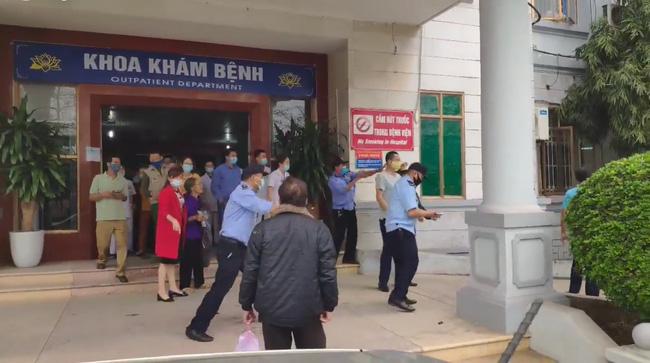 Vì chiếc khẩu trang, nhóm bảo vệ hỗn chiến với người nhà bệnh nhân-2