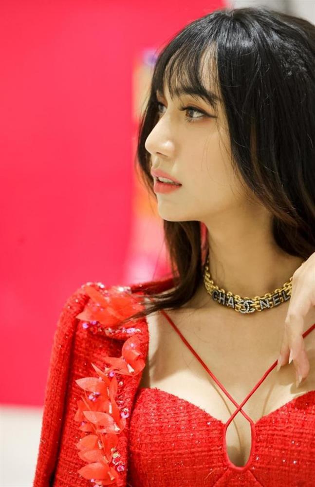 Đụng hàng váy áo, Quỳnh Nga - Lynk Lee đọ vòng 1 nâng cấp-6