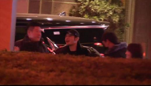 Huỳnh Hiểu Minh ôm ấp nhiều gái lạ giữa tâm bão ly hôn-6