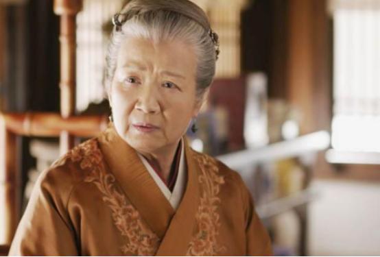 Mỹ nhân bị Trương Nghệ Mưu chê thậm tệ cuối cùng cũng nổi tiếng ở tuổi 74-1