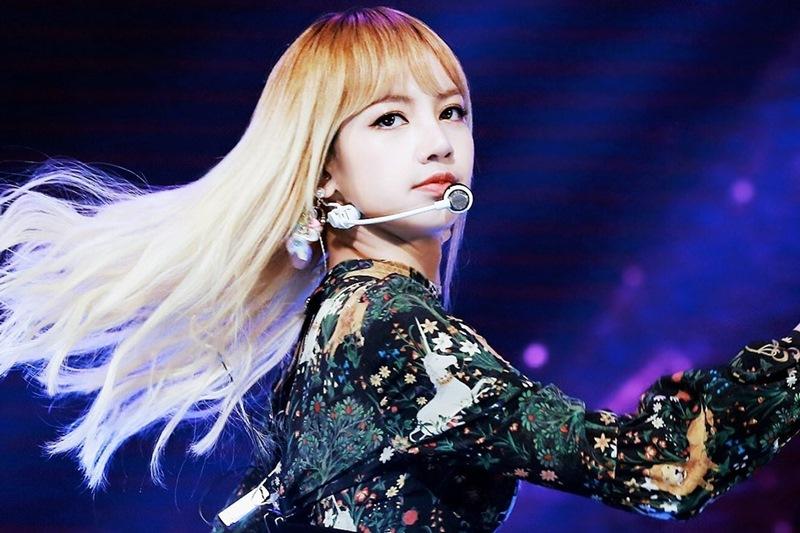 Lisa là người đẹp mang dòng máu 100% Thái Lan. Thành viên nhóm BLACKPINK từng gọi là cô gái Thái Lan đẹp nhất châu Á.