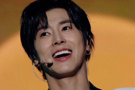 Chỉ có thể là Jung Yunho: Phạm luật nhưng lại được netizens an ủi