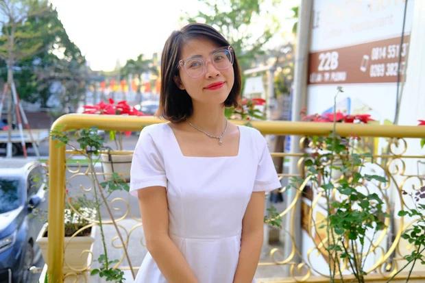 Youtuber Thơ Nguyễn cho búp bê uống coca kiếm trăm tỷ mỗi năm-1