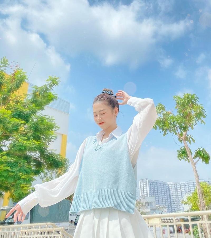 Thúy Vi diện áo đan dây o ép vòng 1 - Chi Pu lên đồ cut-out táo bạo-2