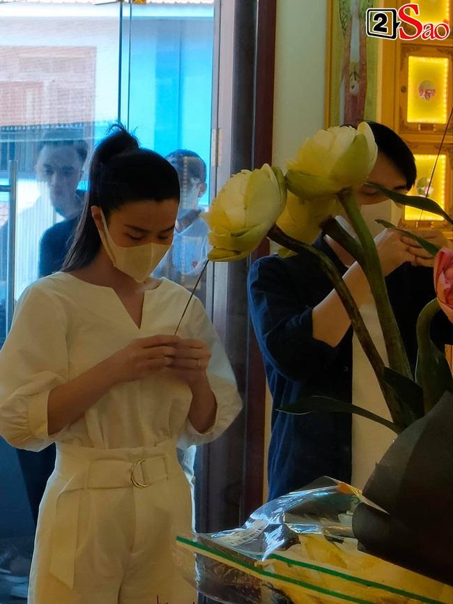 Đông Nhi, Đặng Thu Thảo òa khóc trước di ảnh Phan Minh Lộc-7