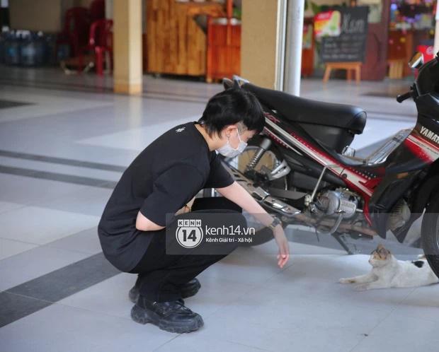 Gil Lê - Hoàng Thùy Linh tiễn đưa Minh Lộc, hành động tránh sự chú ý-2