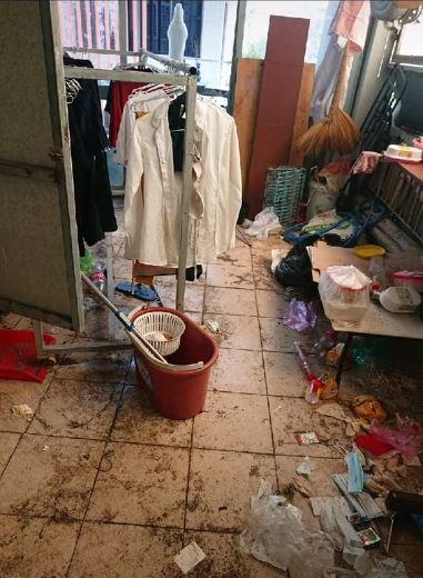 Phòng trọ kinh hoàng của 4 nữ sinh: Sàn bẩn thỉu, rác nhét 3 bao chưa hết-2