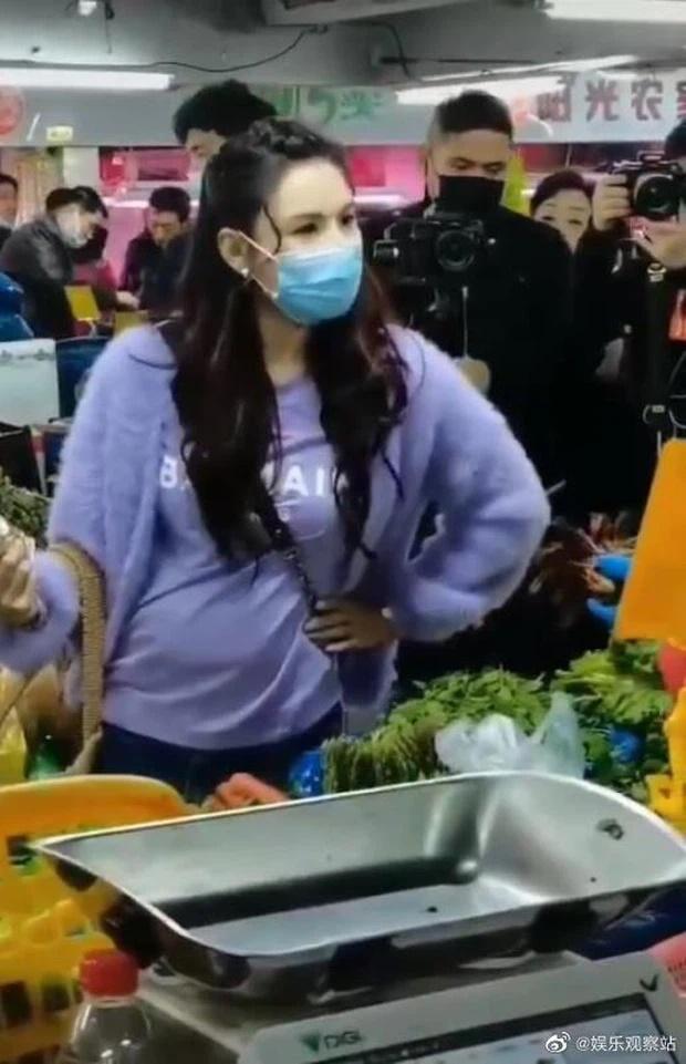 Trương Bá Chi lộ vòng 2 bất thường giữa tin đồn tái hợp Tạ Đình Phong-2