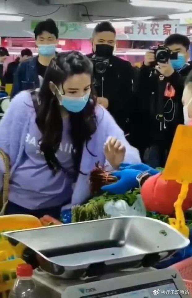 Trương Bá Chi lộ vòng 2 bất thường giữa tin đồn tái hợp Tạ Đình Phong-3