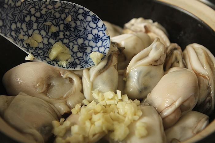 Đừng chỉ nướng hàu, đem rim thế này ngon tuyệt, chồng khó tính cũng phải khen-5