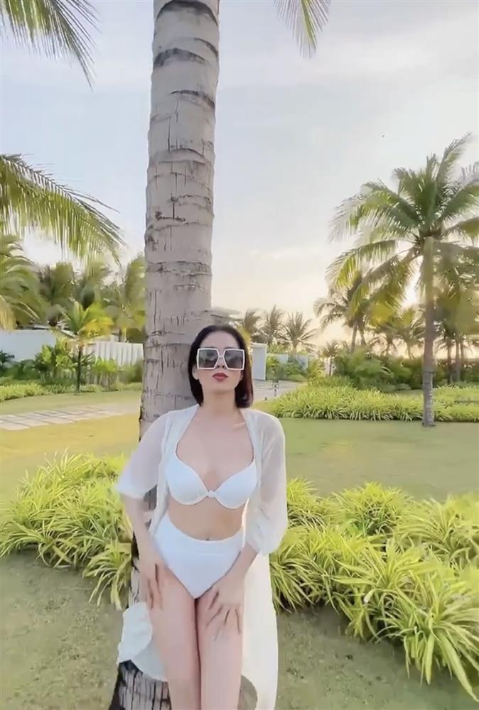 Lệ Quyên diện bikini khoe body chuẩn đét dù quay cam thường-2