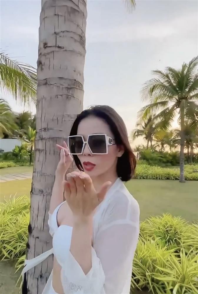 Lệ Quyên diện bikini khoe body chuẩn đét dù quay cam thường-6