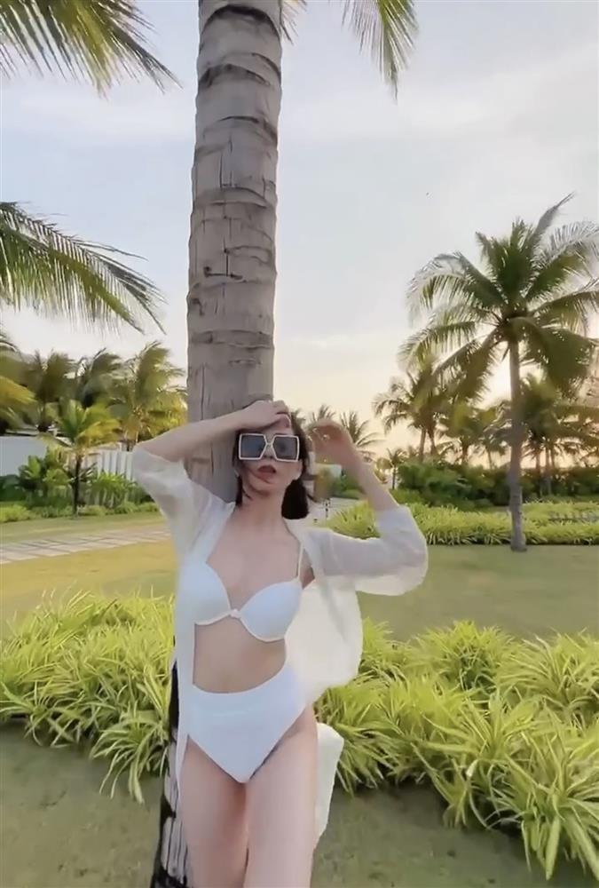 Lệ Quyên diện bikini khoe body chuẩn đét dù quay cam thường-3