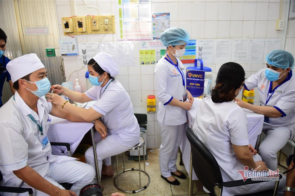 Bộ Y tế cảnh báo tình trạng mua bán vắc xin Covid-19 giả-2