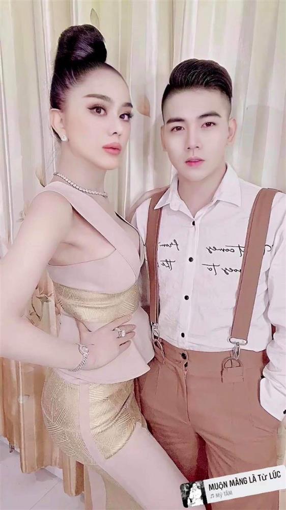 Lâm Khánh Chi diện đồ cắt xẻ ngang dọc, tưởng hở hang mà hóa ra lại cực kì kín-1