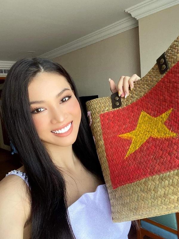 Á hậu Ngọc Thảo thường xuyên cập nhật tình hình ở Thái Lan khi thi Miss Grand International 2020.