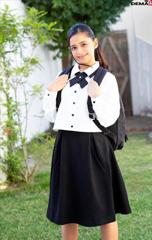 Nữ diễn viên gốc Việt bê nguyên áo dài học sinh lên phim người lớn-4