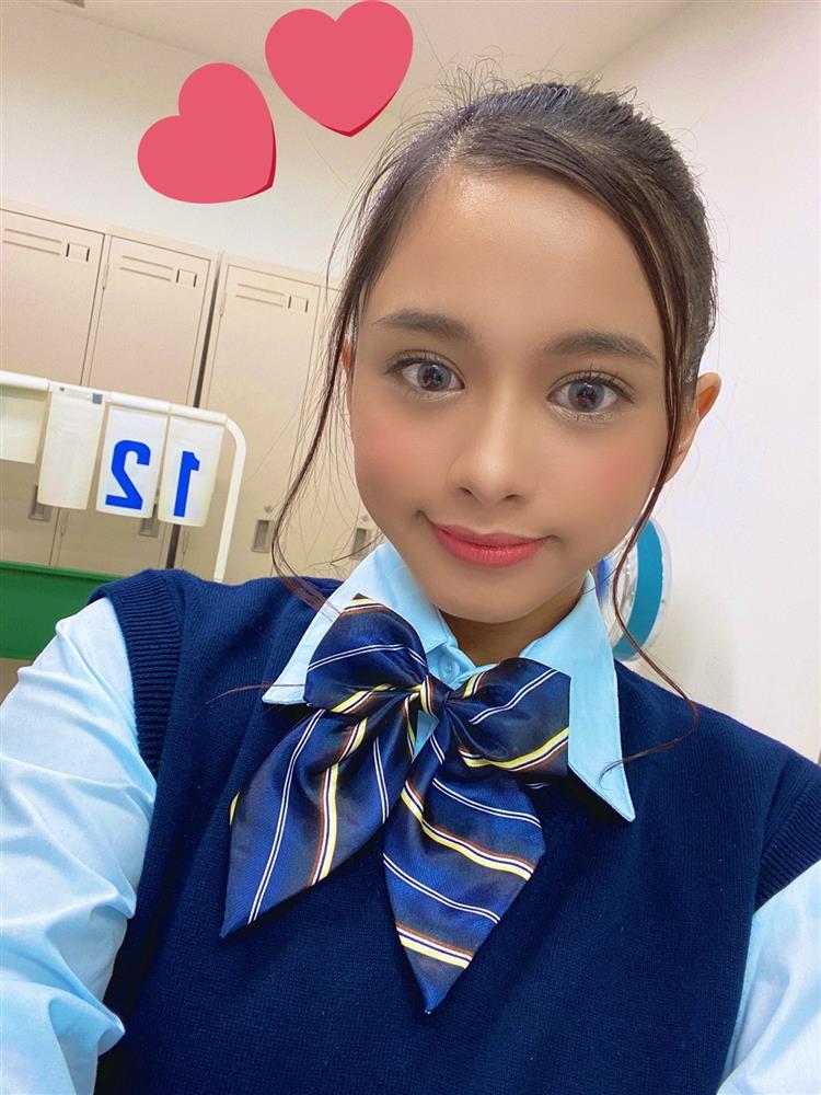 Nữ diễn viên gốc Việt bê nguyên áo dài học sinh lên phim người lớn-9