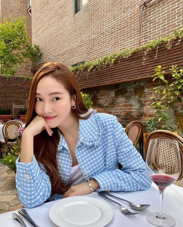 Fan điên tiết khi Jessica bị xóa mờ mặt, chỉ xoa dịu khi Idol bỗng tiết lộ comeback-3