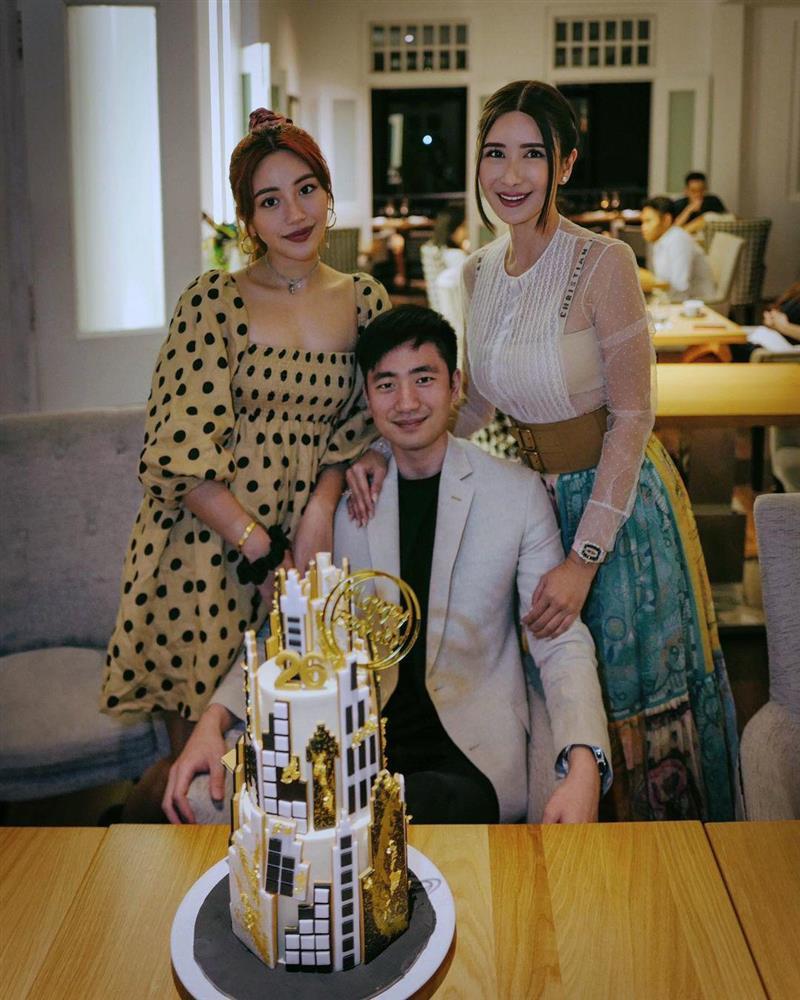 Mẹ U50 chiếm spotlight khắp cõi mạng vì bị nhầm là người yêu con trai-4