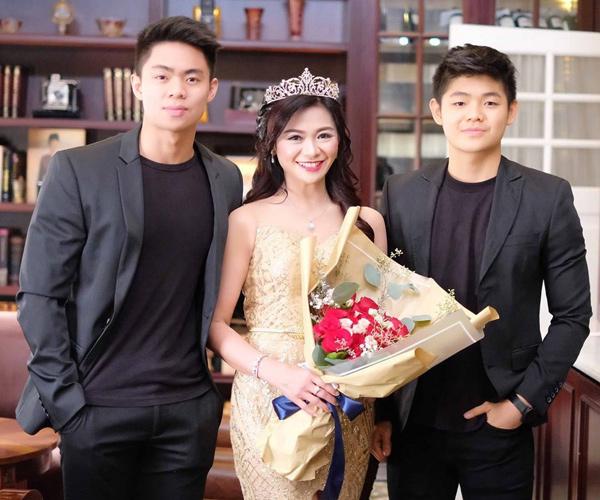 Mẹ U50 chiếm spotlight khắp cõi mạng vì bị nhầm là người yêu con trai-7