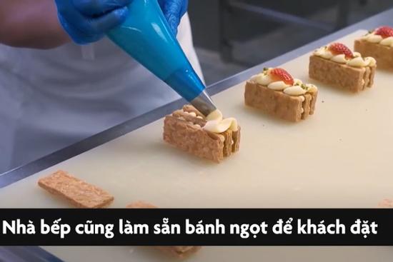 Bếp hãng bay bán suất ăn cho các khách sạn cách ly