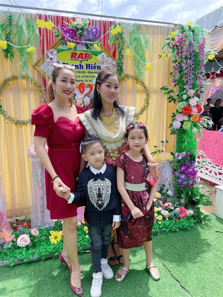 Ốc Thanh Vân và đàn con bịn rịn khi giúp việc đi lấy chồng-3