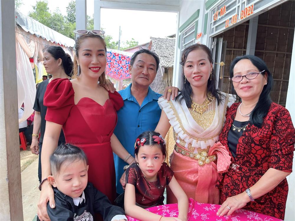 Ốc Thanh Vân và đàn con bịn rịn khi giúp việc đi lấy chồng-4